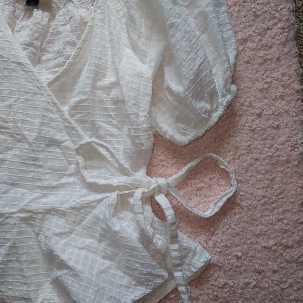 Medium White Universal Thread Wrap Peplum Top - image 2